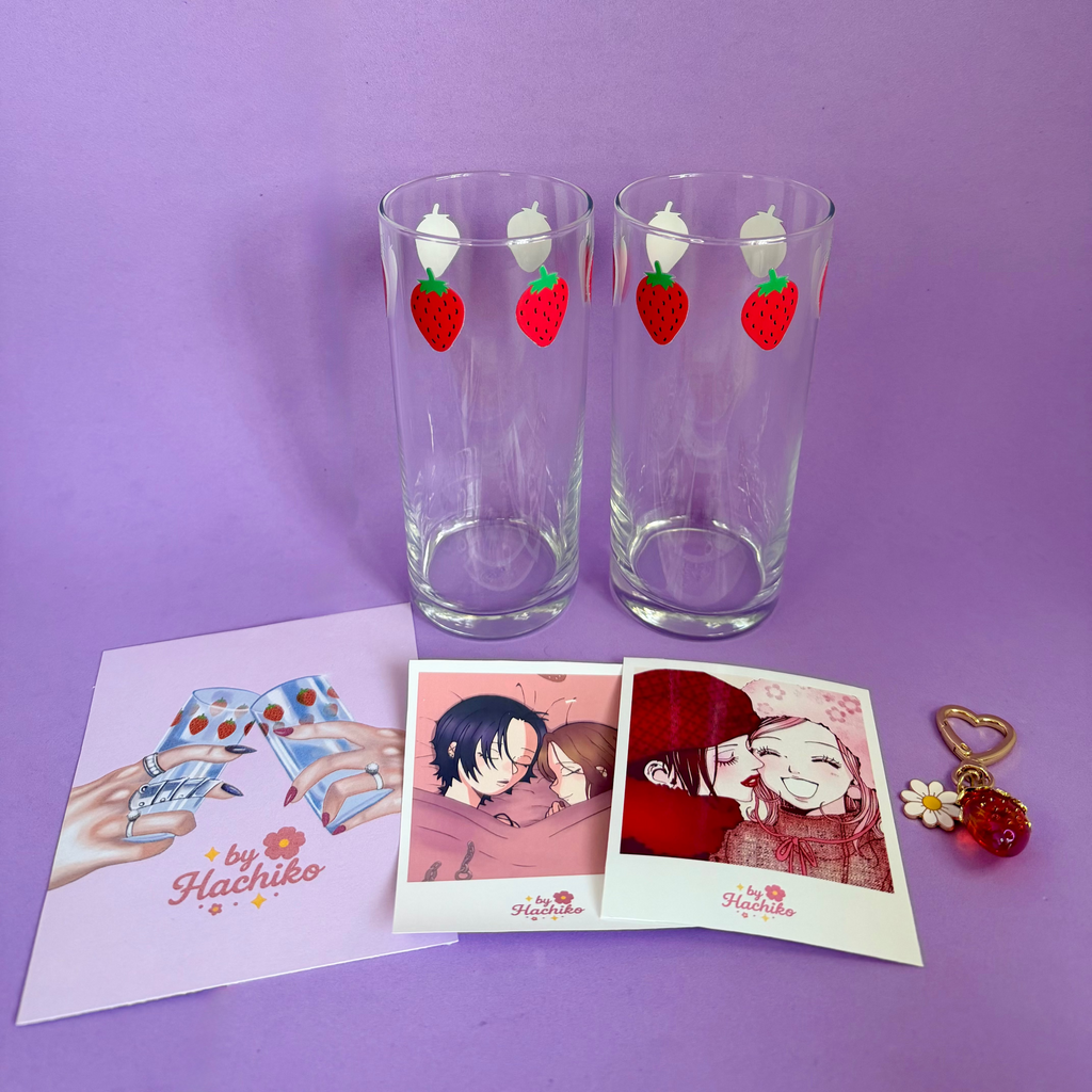 Llavero de fresita y polaroids inspiradas en Nana y Hachi