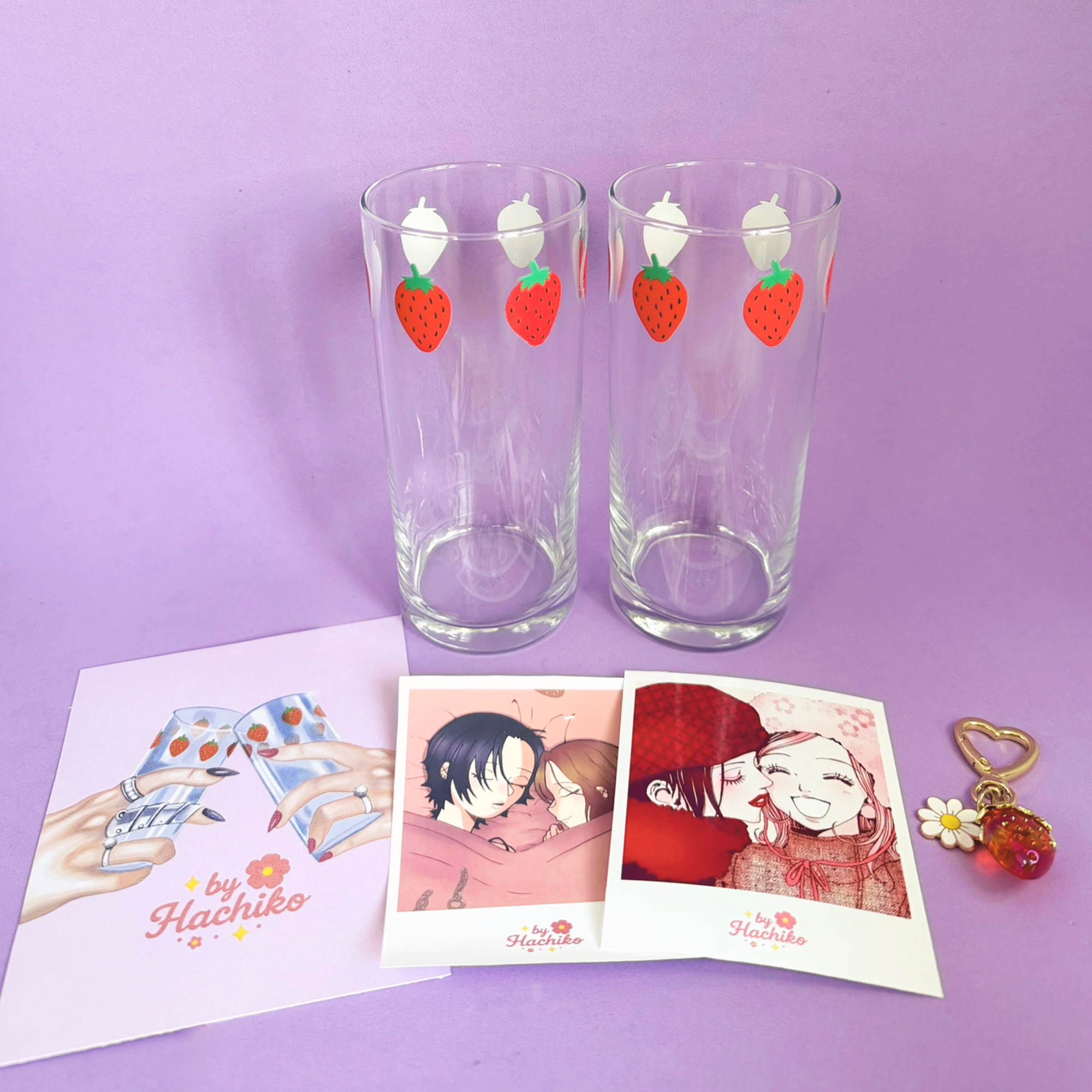 hermoso set de vasos con fresitas del anime NANA, con complementos que te encantarán 